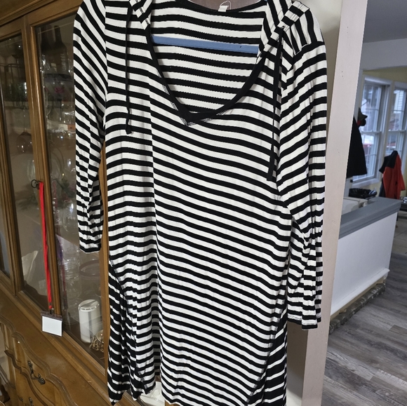 Top - Picture 3 of 3